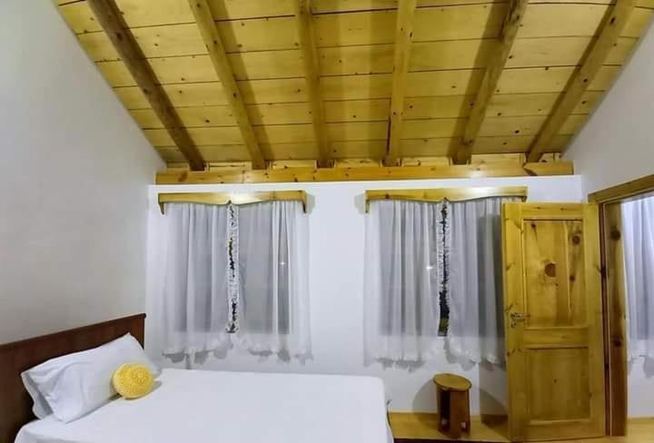 Bujtina Peshtan Guesthouse&Camping Tepelene Ngoại thất bức ảnh