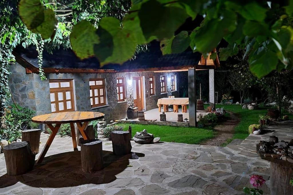 Bujtina Peshtan Guesthouse&Camping Tepelene Ngoại thất bức ảnh