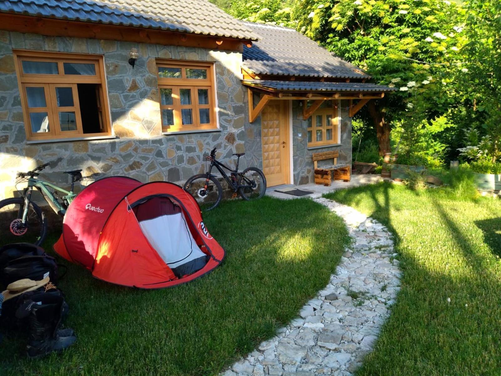 Bujtina Peshtan Guesthouse&Camping Tepelene Ngoại thất bức ảnh
