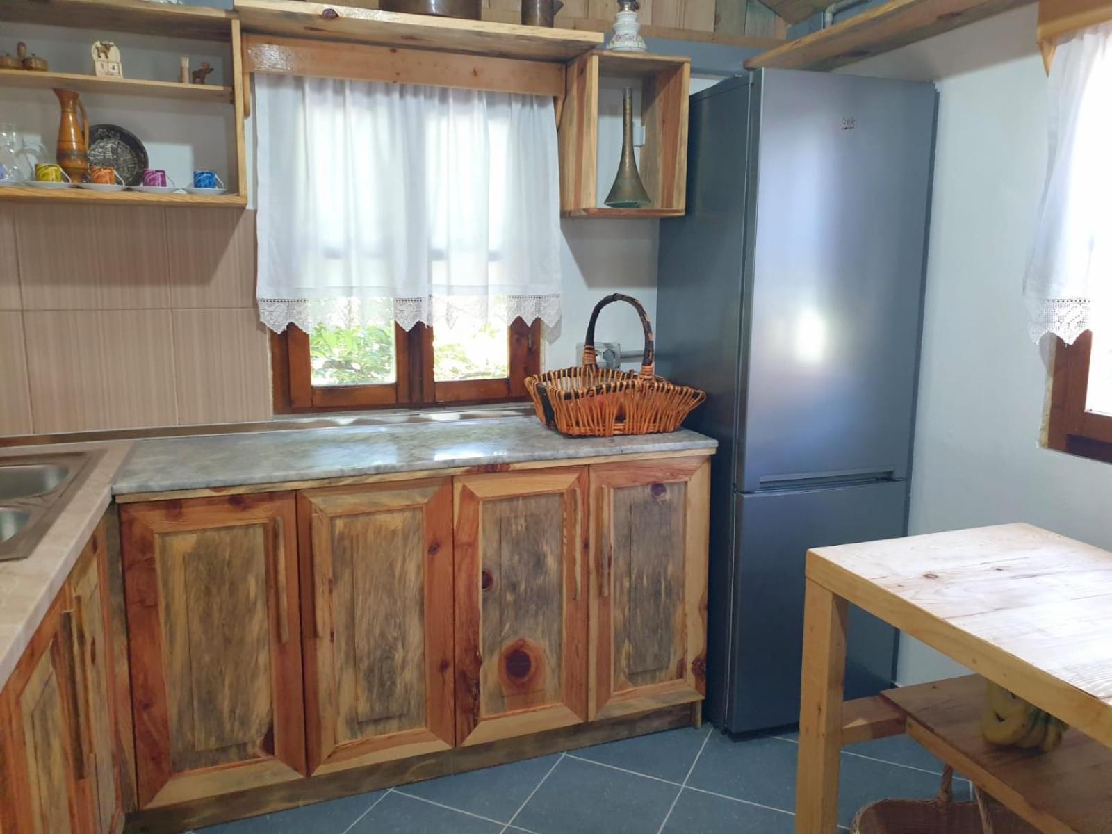 Bujtina Peshtan Guesthouse&Camping Tepelene Ngoại thất bức ảnh