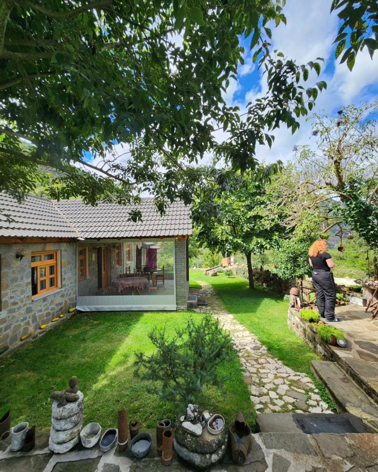 Bujtina Peshtan Guesthouse&Camping Tepelene Ngoại thất bức ảnh